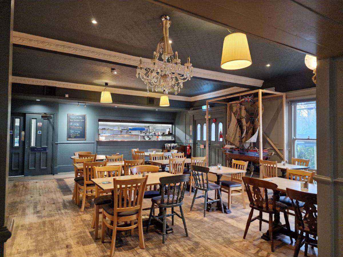 Royal Hotel, Bar & Grill Purfleet Exterior photo