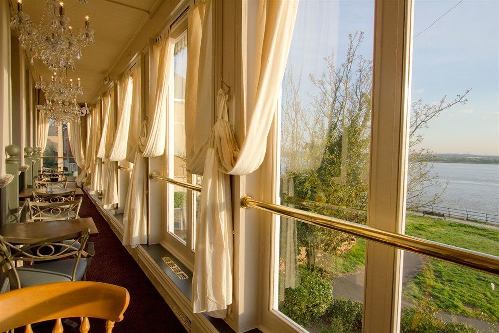 Royal Hotel, Bar & Grill Purfleet Exterior photo